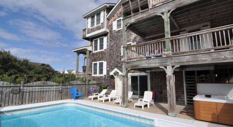 House with jacuzzi & pool | Beach nearby | Pet-friendly in Nags Head, NC