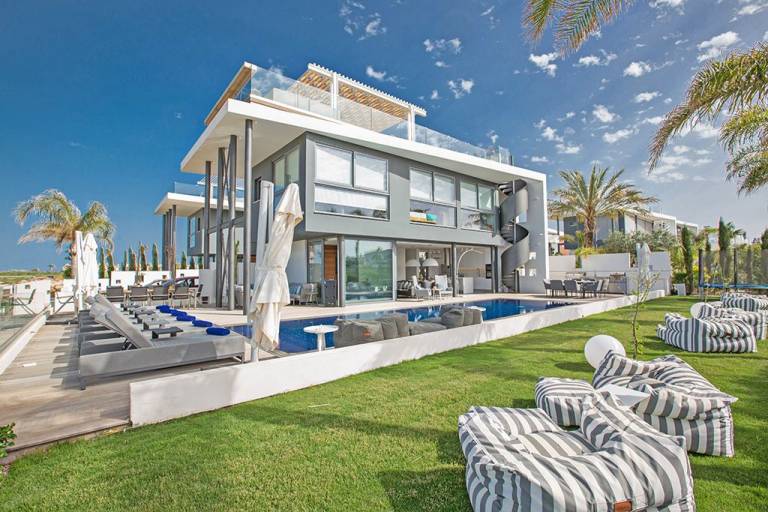 Cottage  Paralimni