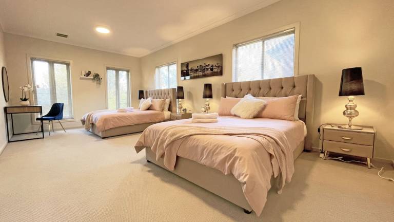 Villa Point Cook
