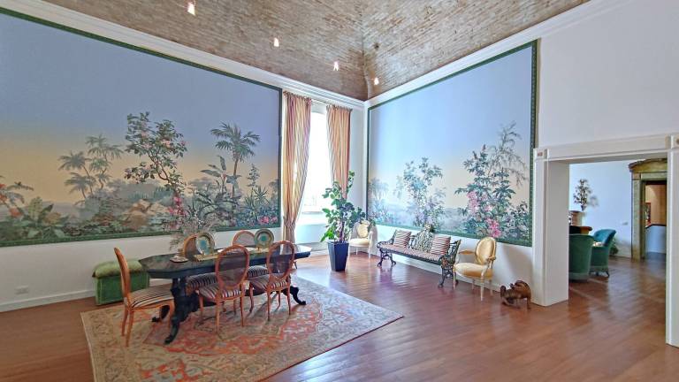 Apartment with jacuzzi | City view — photo 4