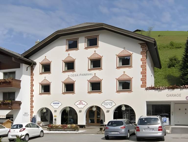 Serviced apartment for 4 persons in Selva di Val Gardena