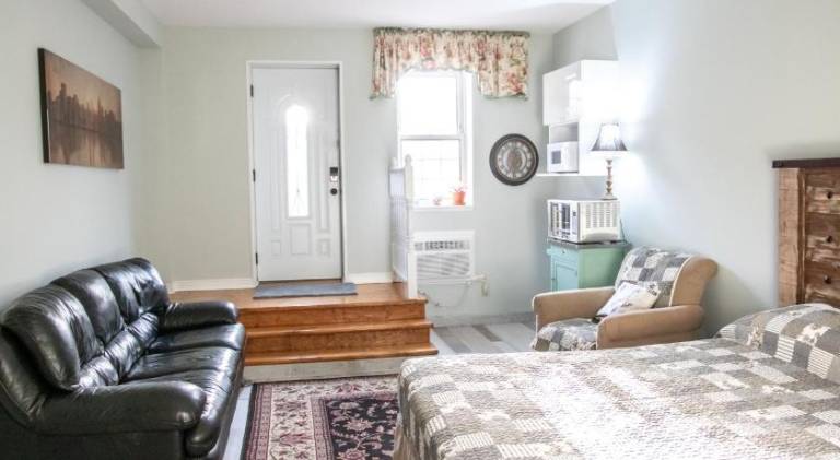 Serviced apartment with BBQ, patio & garden — photo 4