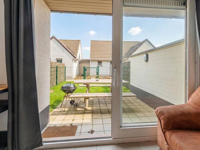 House with patio — photo 3