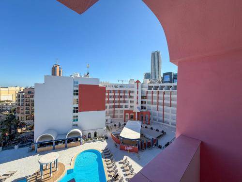 Serviced apartment with terrace & pool | Suitable for remote work — photo 3
