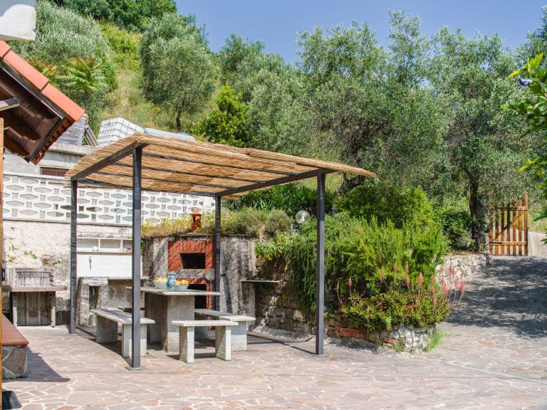 House with terrace, yard & grill | Sea view | Dogs allowed — photo 3