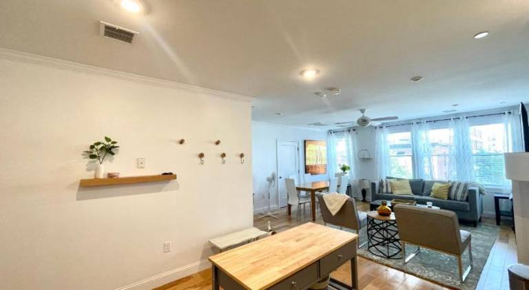 Modern 2-bed, 2-bath, 4 min walk to Northeastern — photo 3