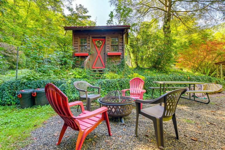 Hot Tub & Fire Pit: Cozy Cabin in Maggie Valley — photo 2