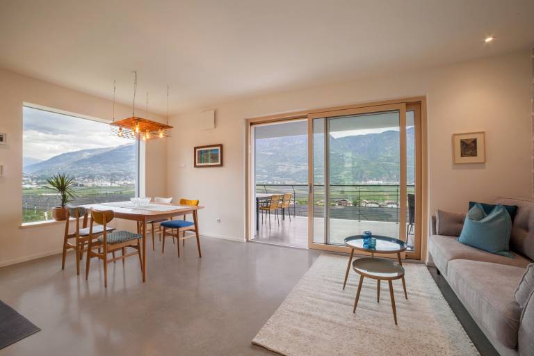 Apartment with yard, fast internet & terrace | City view — photo 3