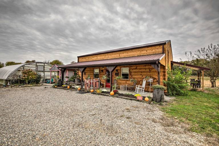 'The Bovard Lodge' Rustic Cabin Near Ohio River! in Indiana