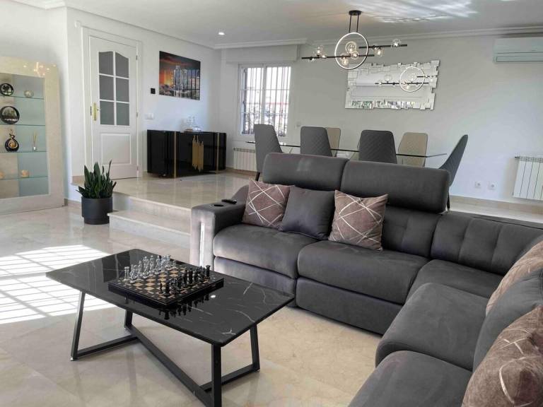 Modern Luxury House with Jacuzzi in the Garden — photo 4