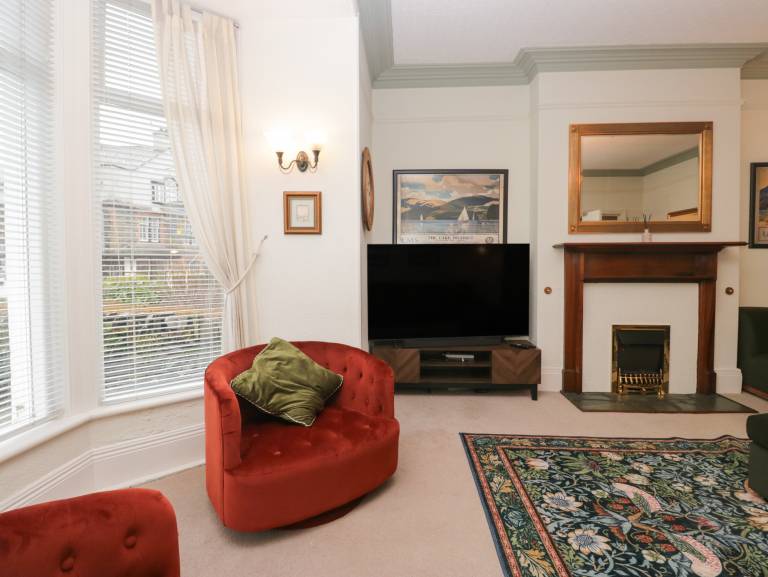Cottage with garden — photo 4