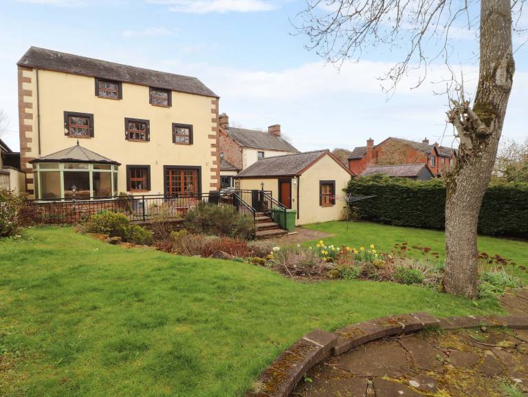 Cottage with patio & yard in Penrith