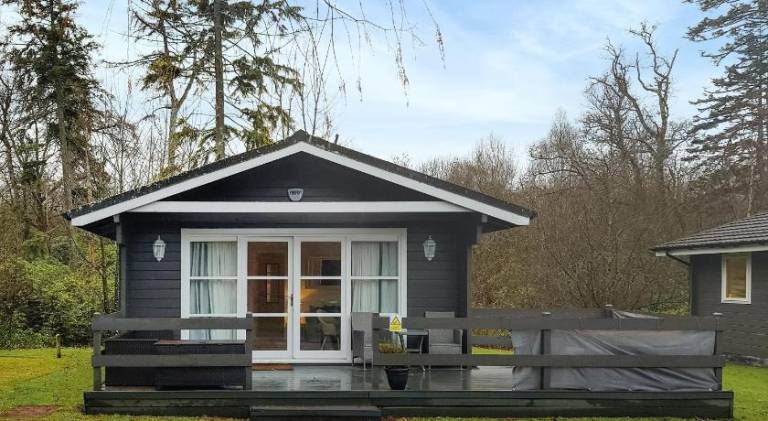 Vacation home with hot tub — photo 5