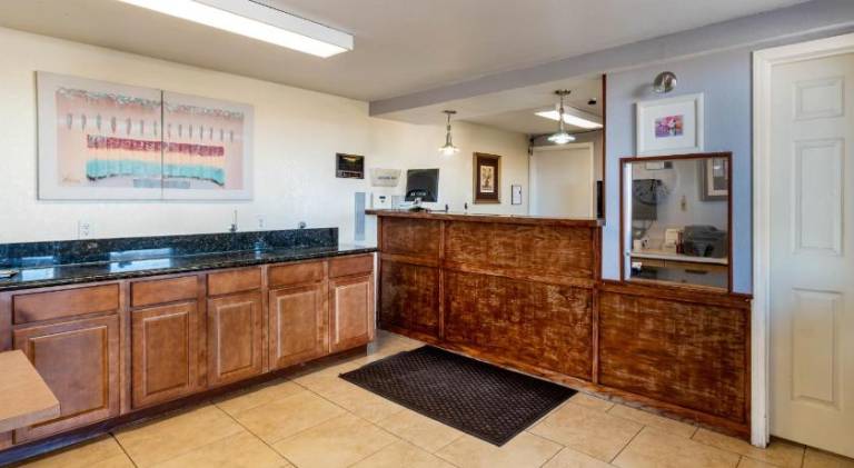 Pueblo Inn — photo 2