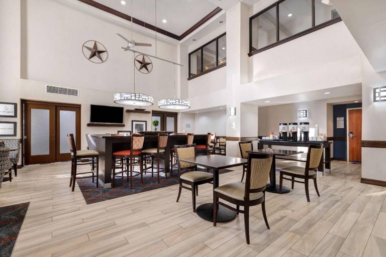 Hampton Inn Victoria — photo 4