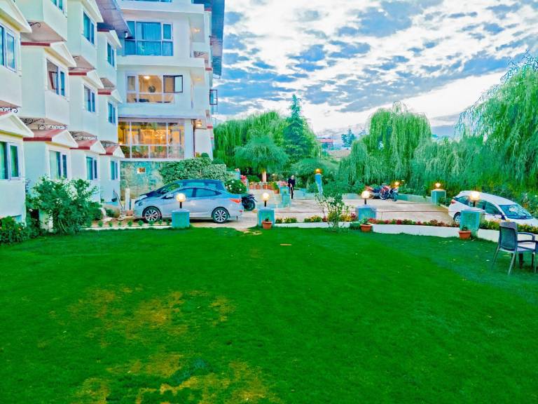 Royal Jardin Whistling Pines Resort in Shimla
