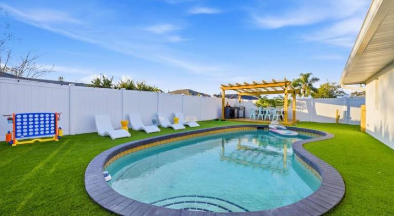 Ample vacation home with pool | Dogs allowed in Bradenton, FL