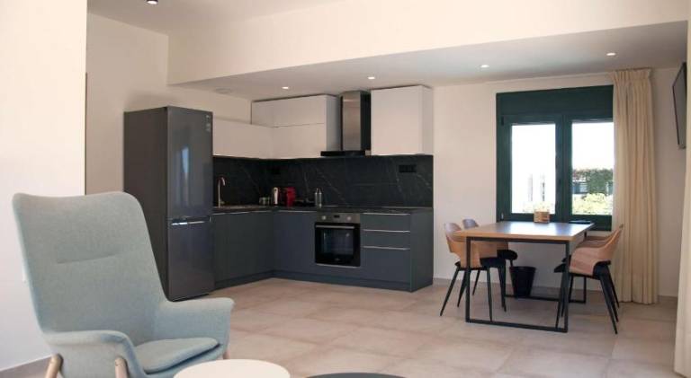 Charming holiday apartment with yard, pool & grill | Perfect for remote work | Dogs allowed — photo 2
