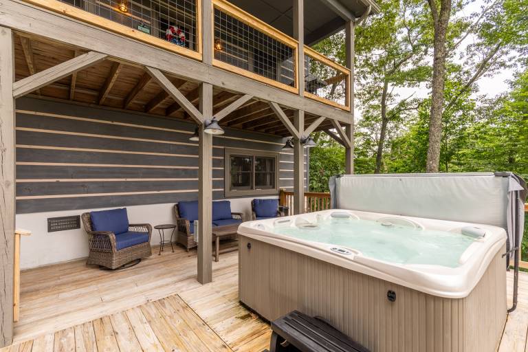 AppalJack Retreat - Pet Friendly home between Boone & Blowing Rock, Hot tub! in Boone, NC