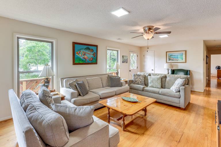 Pet-Friendly Cabin w/ Dock on Lake Martin! — photo 3
