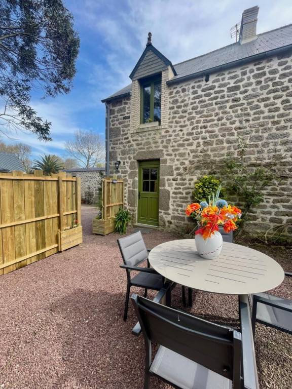 Ferienhaus in Montfarville&comma; R&eacute;ville f&uuml;r max. 2 Personen am Atlantik
