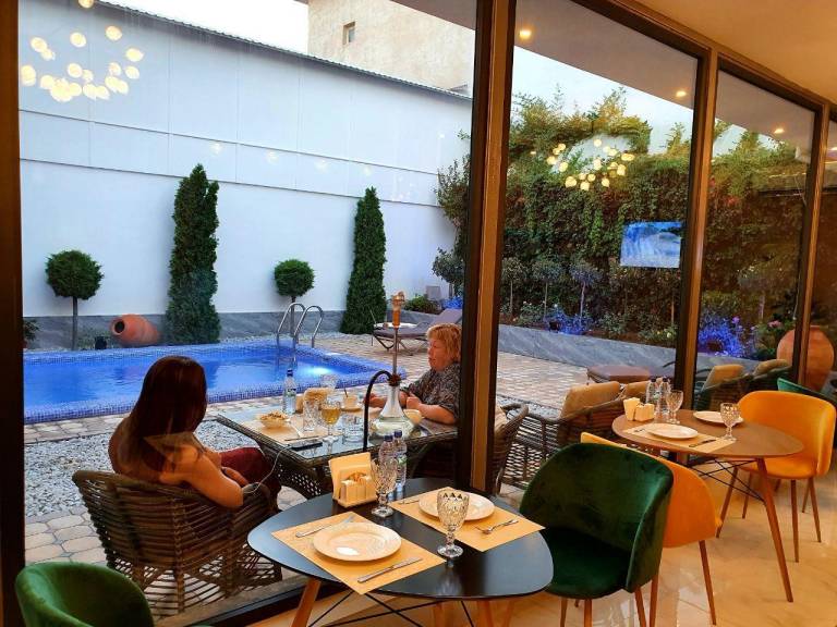 Holiday apartment with yard, barbeque & pool — photo 4