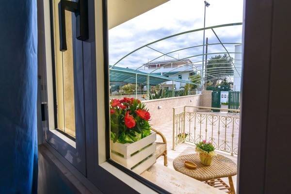 Villa with terrace & garden — photo 3