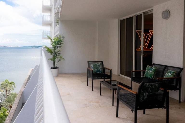 Condo  Coconut Grove
