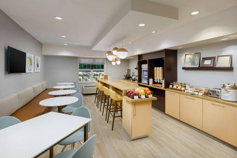 TownePlace Suites by Marriott Manchester-Boston Regional Airport — photo 3