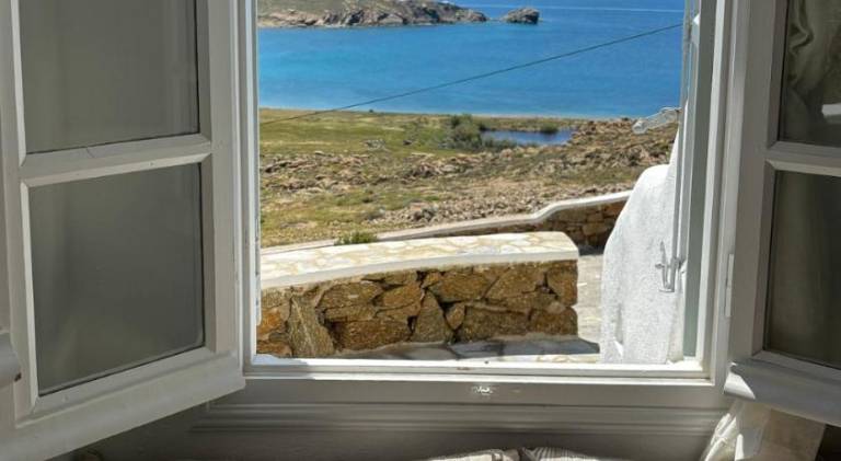 Rental apartment with yard in Mykonos
