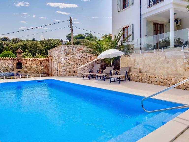 Villa Valerie with pool and sea view near beach in Mali Losinj