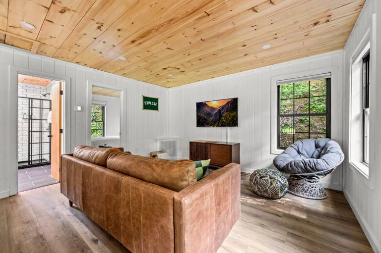 2Bdrm Cabin 4 Gburg Pet Friendly Firepit Games — photo 2