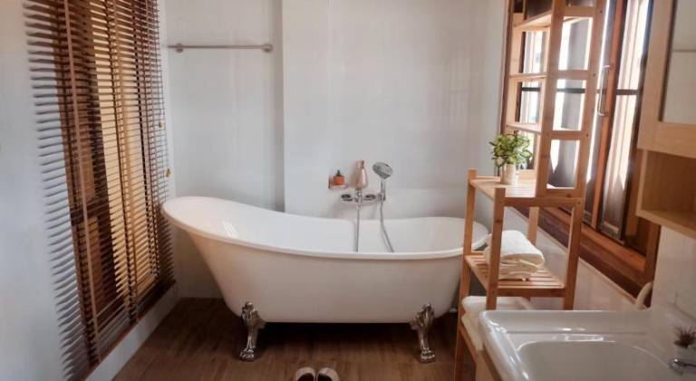 Beautiful holiday apartment with hot tub | Close to Wat Chedi Luang | Pet-friendly — photo 3