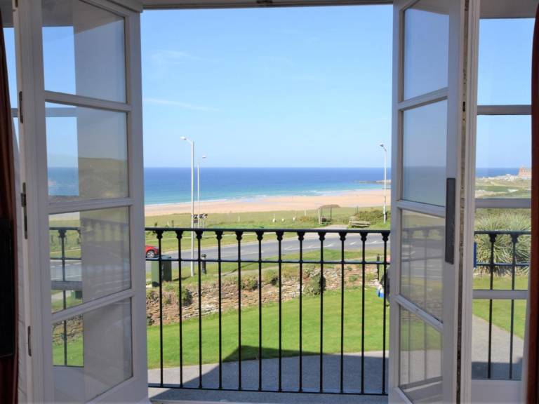Cottage with yard | Water view | Close to the beach | Dogs allowed in Newquay