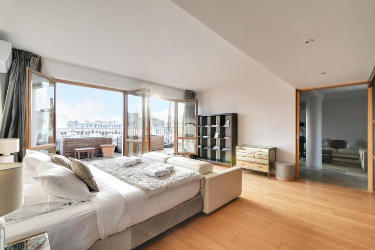 Champs Elysees Penthouse Eiffel View Jacuzzi! — photo 2