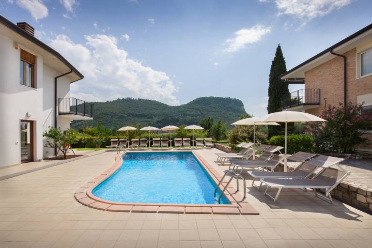 Villa with terrace, pool & barbeque — photo 5