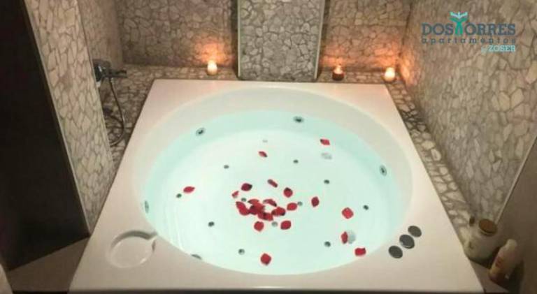 Fully equipped holiday apartment with jacuzzi | Next to Cathedral-Basilica of Our Lady of the Pillar | Pets allowed — photo 3