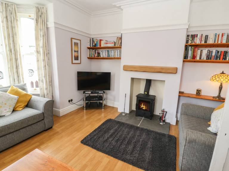 Family-oriented wonderful cottage with terrace & garden | Pet-friendly — photo 4