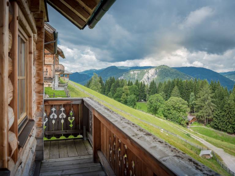 Children-friendly lovely vacation home with barbeque, jacuzzi & yard | Nature view | Pets allowed — photo 3