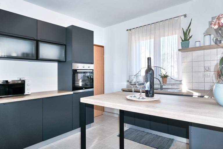 Vacation home with private pool, grill & yard | Garden view | Pets allowed in Labin