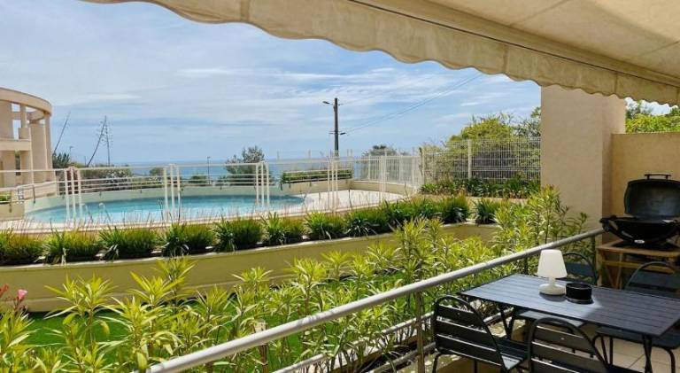 Apartment with pool in Sète