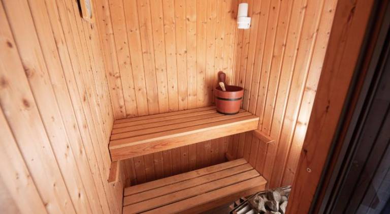 Apartment with pool — photo 4