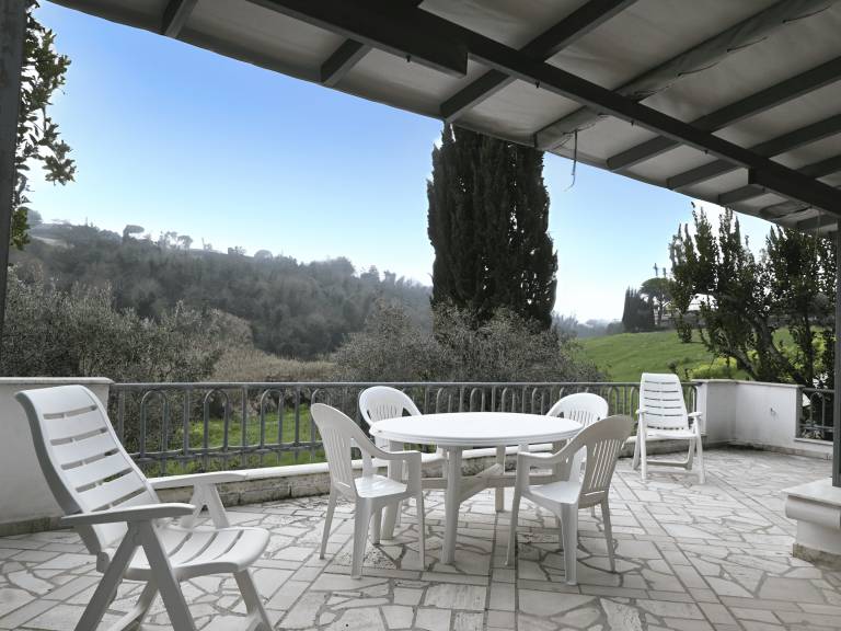 Family-oriented rental apartment with yard & terrace | Panoramic view | Next to the beach | Pets allowed — photo 2