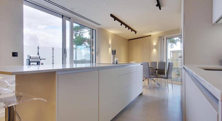 Luxury 3 bed flat with large terrace, sea views and hot tub — photo 5