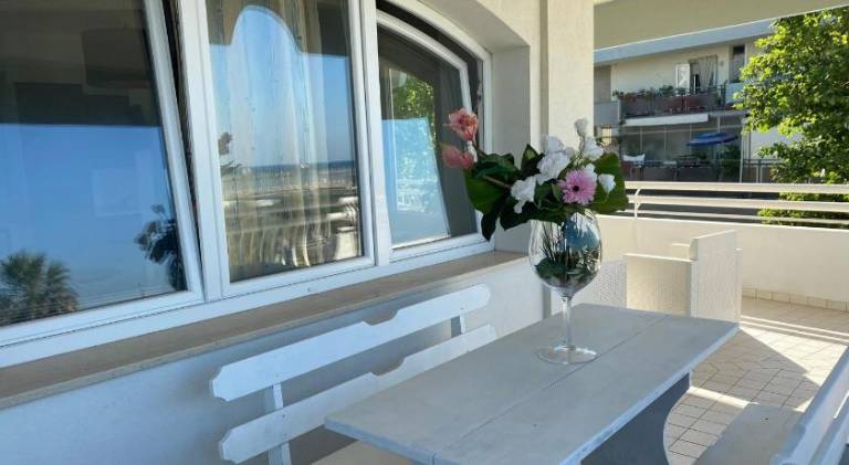 Nice serviced apartment with patio | Close to the beach | Dogs allowed — photo 3