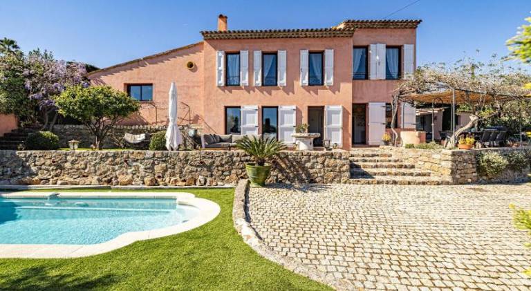 Villa with terrace, garden & barbecue — photo 2