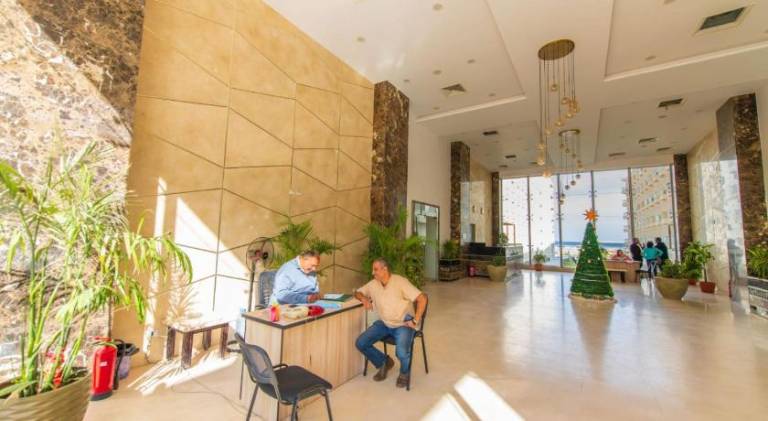 Serviced apartment with yard, private pool & terrace — photo 4