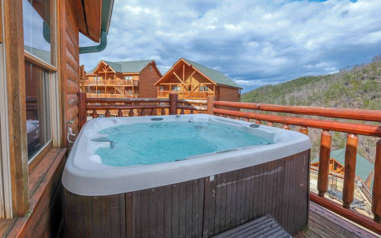 Child-friendly charming cabin with grill, private pool & terrace | Mountain view | Dogs allowed — photo 2