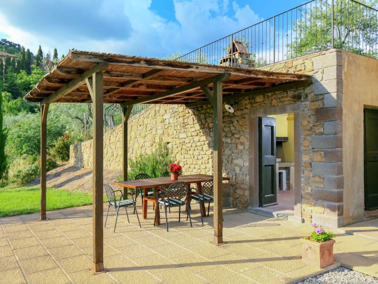 Vacation home with BBQ, private pool & terrace — photo 4