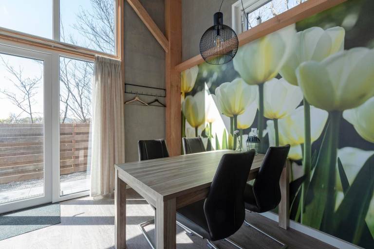 Bungalow with yard & terrace — photo 4